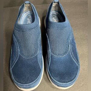 RIKA Blue Slip-On Men's Shoes size 8 pre owned Exellent condition.